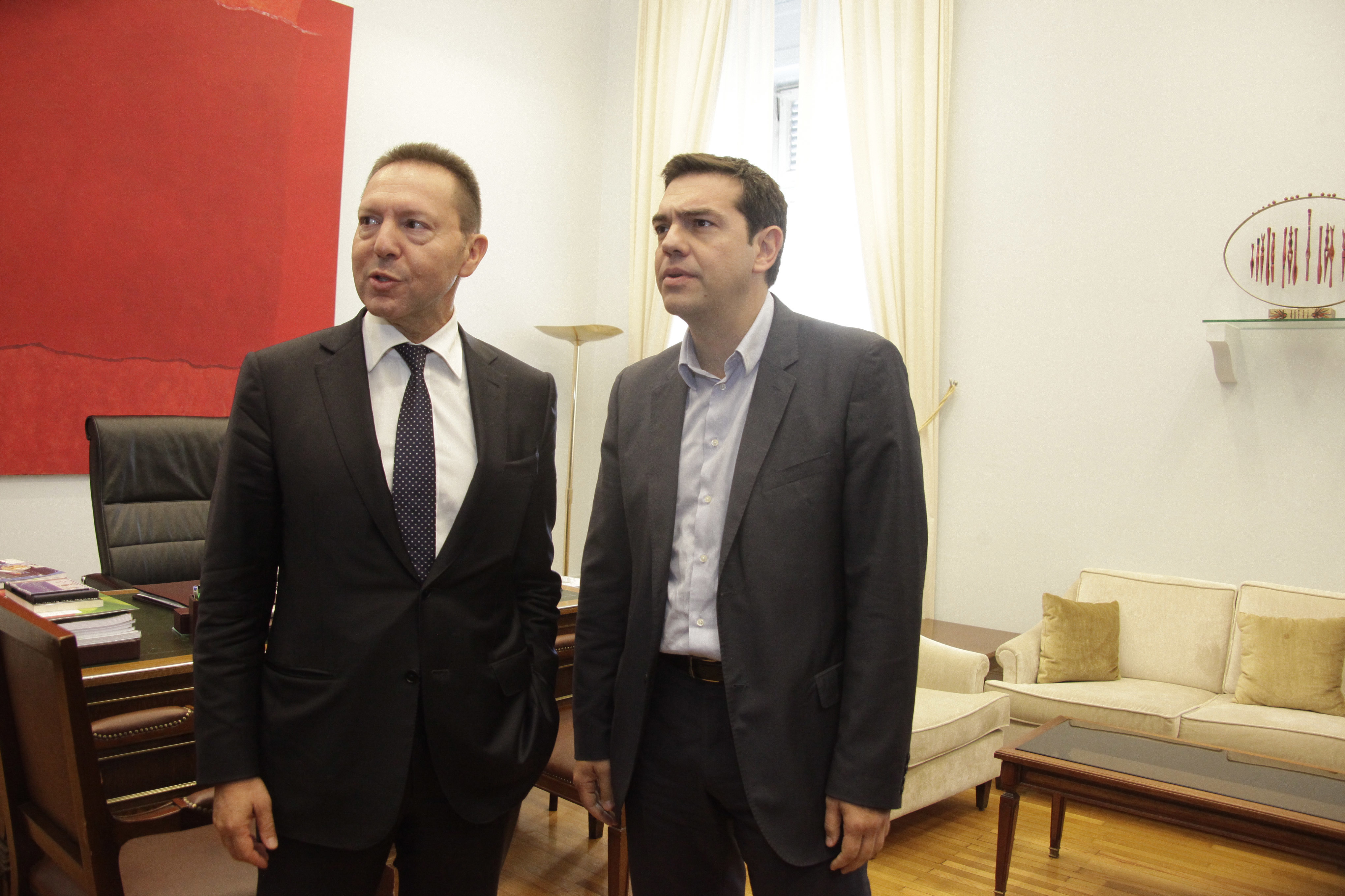 Δεν κάνει βήμα πίσω ο Στουρνάρας παρά την οργή του ΣΥΡΙΖΑ – Επιμένει για βλάβη στην οικονομία και αποκαλύπτει ότι έχουν παγώσει 10 δισ.