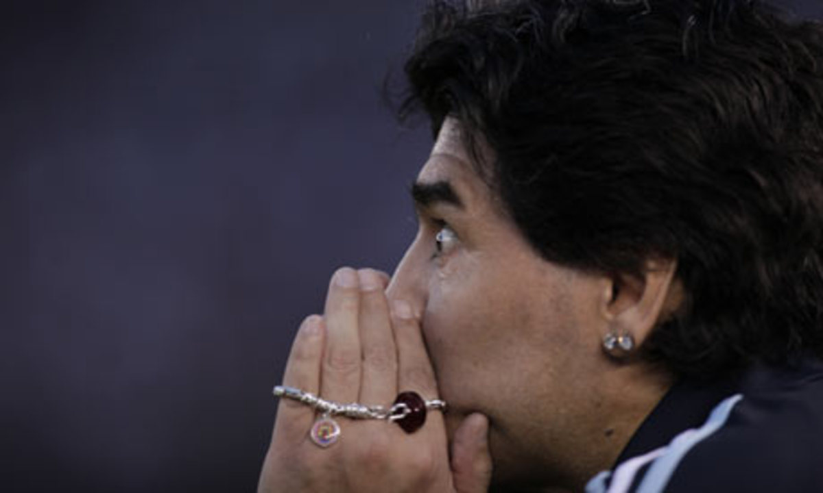 25.000 ευρώ για το σκουλαρίκι τoυ Maradona!