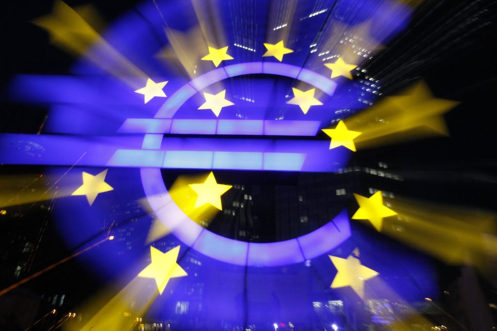 Σημαντική πτώση του ευρώ