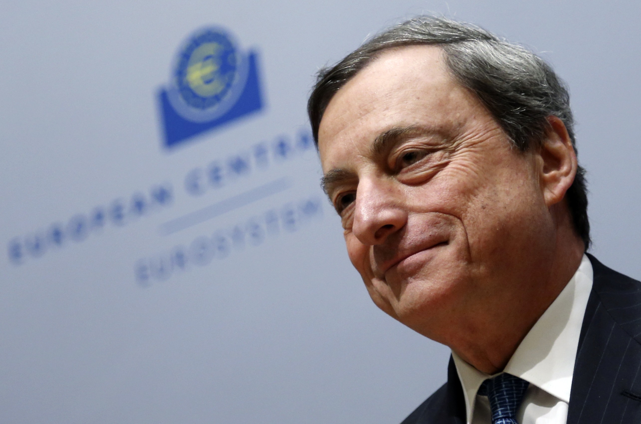 Ιστορική μείωση των επιτοκίων από την ΕΚΤ! – Στο 0,15% το βασικό επιτόκιο του ευρώ – Τι σημαίνει αυτό για όσους έχουν δάνεια!