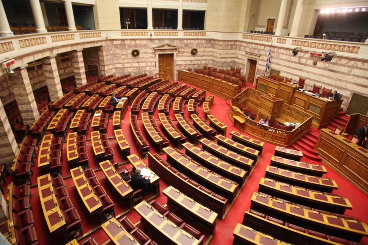 Δεν θα πάρουν βουλευτική αποζημίωση οι 300 που θα ορκιστούν αύριο