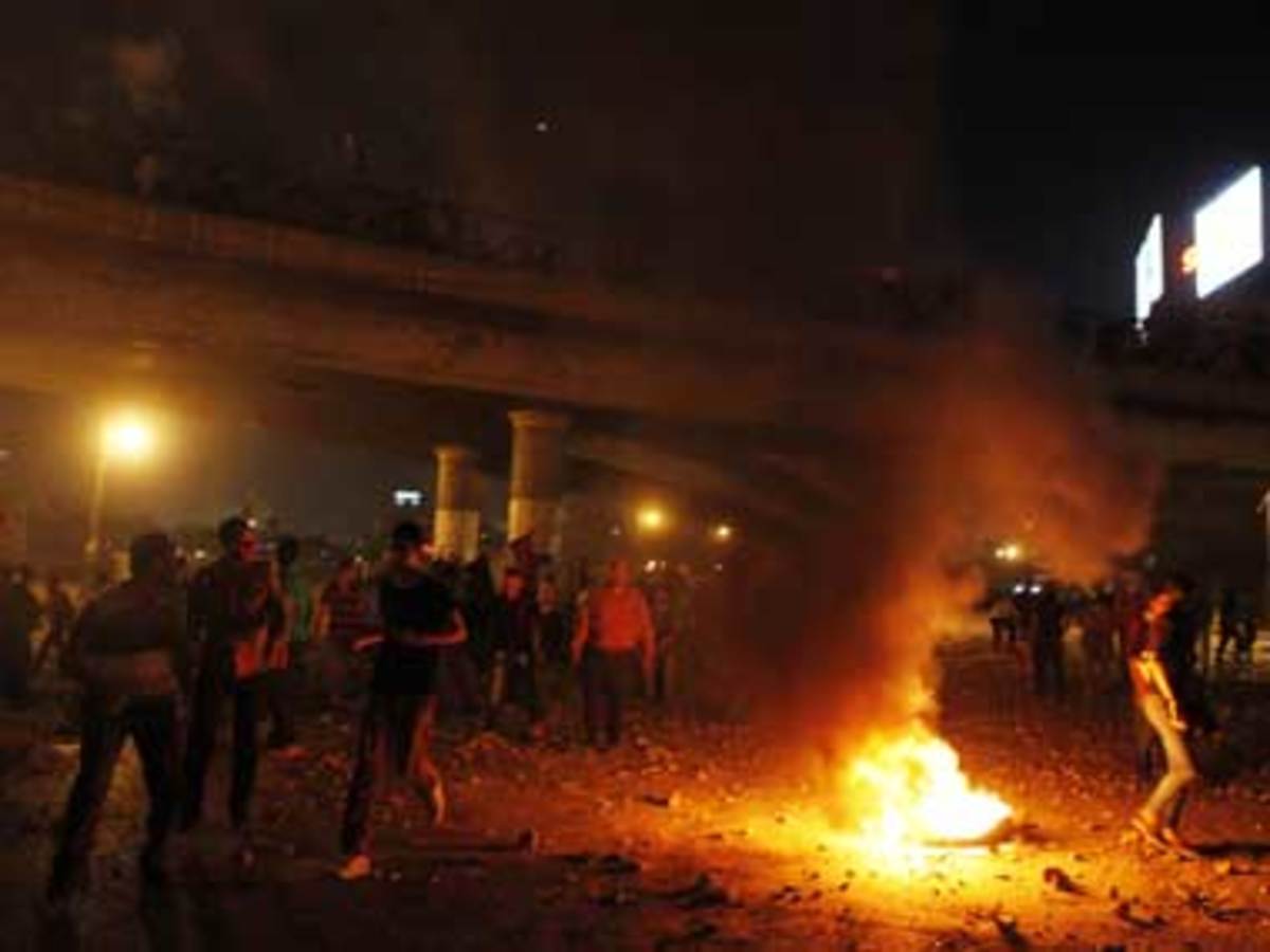 Νέα νύχτα ταραχών στην Αίγυπτο – Δεκάδες τραυματίες