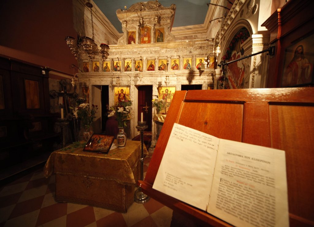 Αχαϊα: Ιερόσυλοι έβαλαν φωτιά σε ναό και κατέστρεψαν εκκλησιαστικά είδη