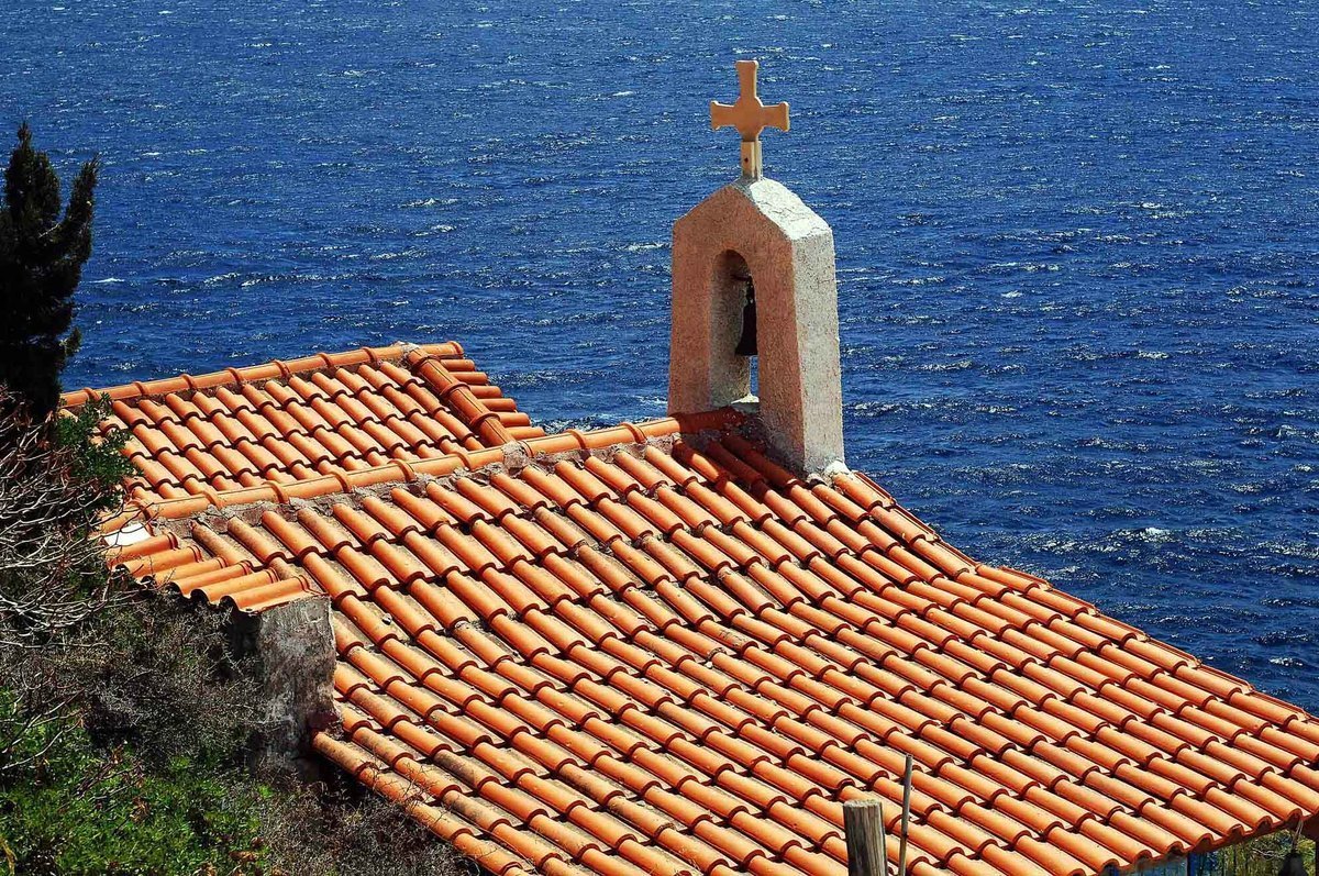 Αμφιλοχία: Την… ξάφρισε στο προαύλιο της εκκλησίας!