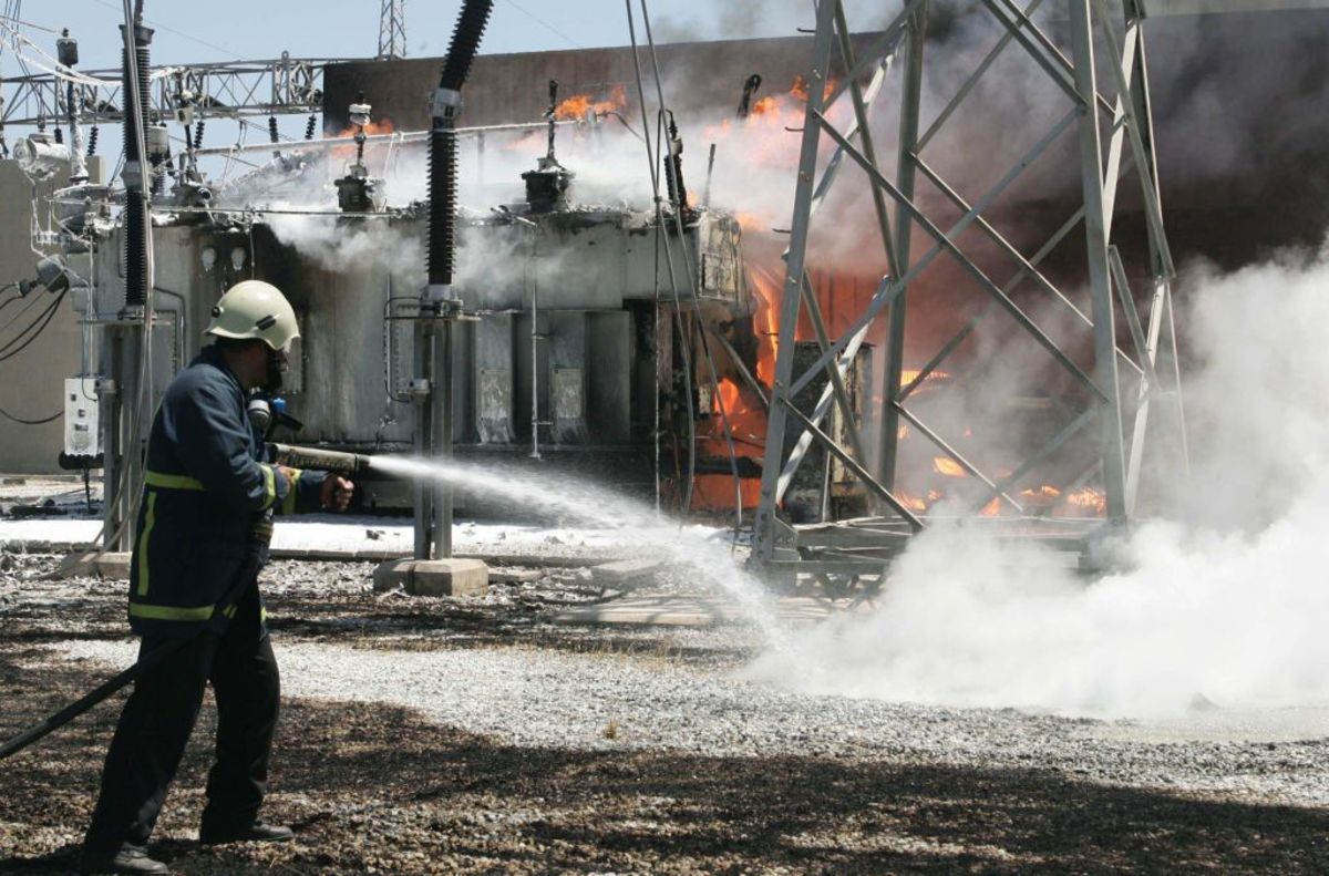 Έκρηξη σε υποσταθμό της ΔΕΗ στο Λαύριο – 8 τραυματίες