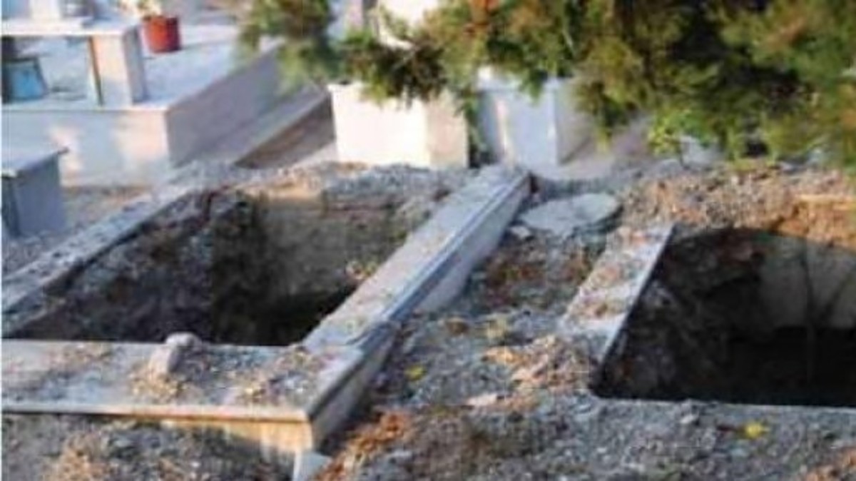 Ξέθαψαν τους καταδρομείς για να τους θάψουν κανονικά