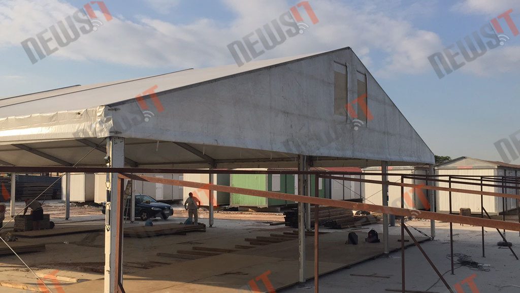 Ελαιώνας: Έστησαν και τέντα! Ακόμα χωρίς κλιματισμό τα κοντέινερ