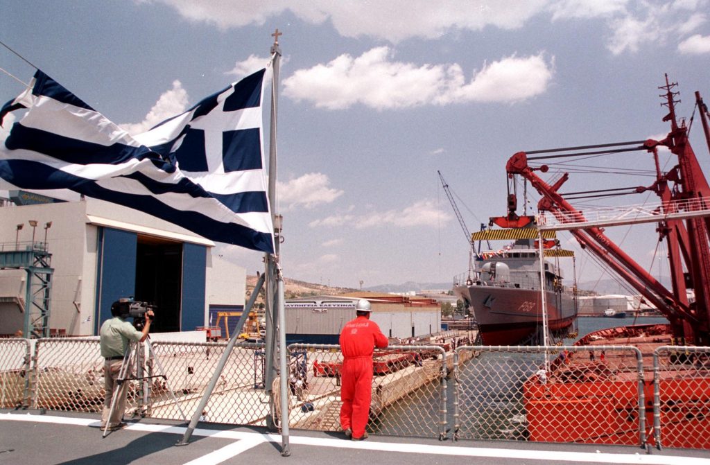 Ναυπηγεία Ελευσίνας: Εγκλωβισμένα για δεύτερο 24ωρο από εργαζομένους τα μέλη της διοίκησης