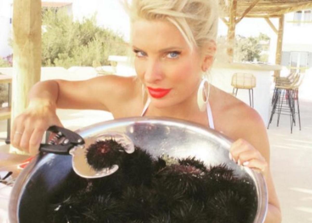 Ελένη Μενεγάκη: Δείτε πώς περνάει στη Νάξο!