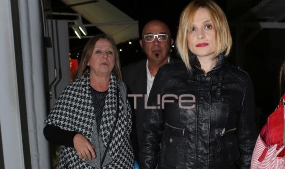 Ε. Ζουγανέλη: Διακοπές με τους γονείς της στη Μύκονο