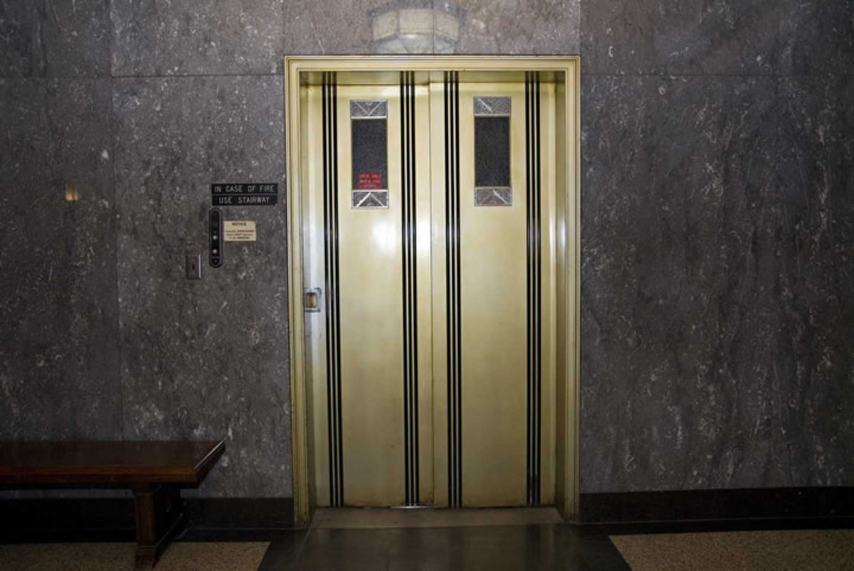 Πήγαινε να φτιάξει τα ασανσέρ και έκλεβε τα σπίτια