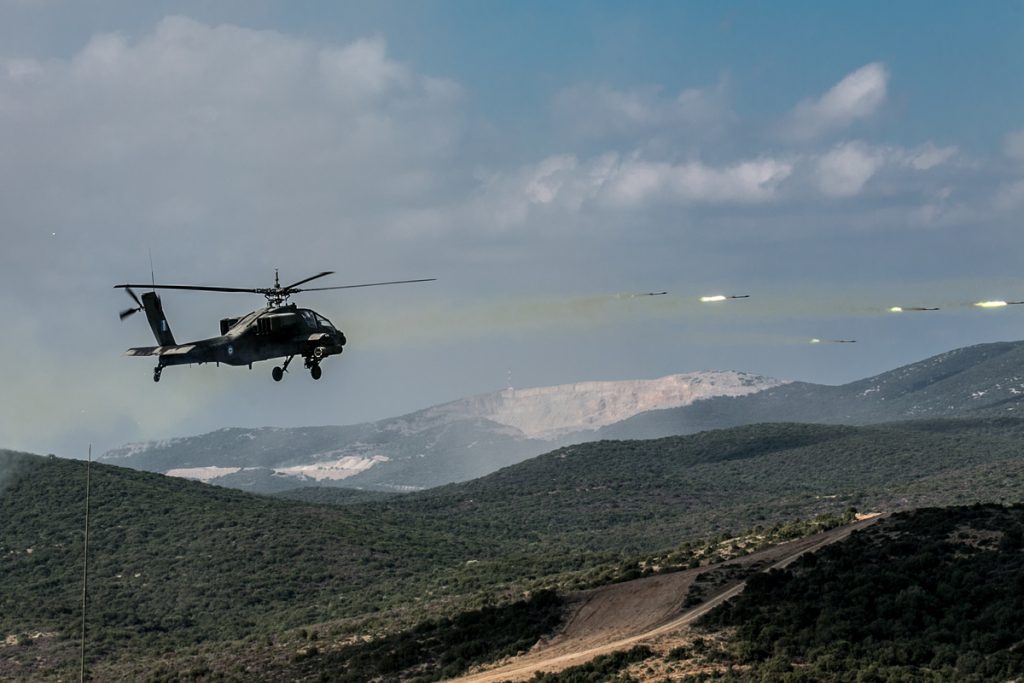 Εύβοια: Ελικόπτερο απεγκλώβισε τρία άτομα από αποκλεισμένο χωριό