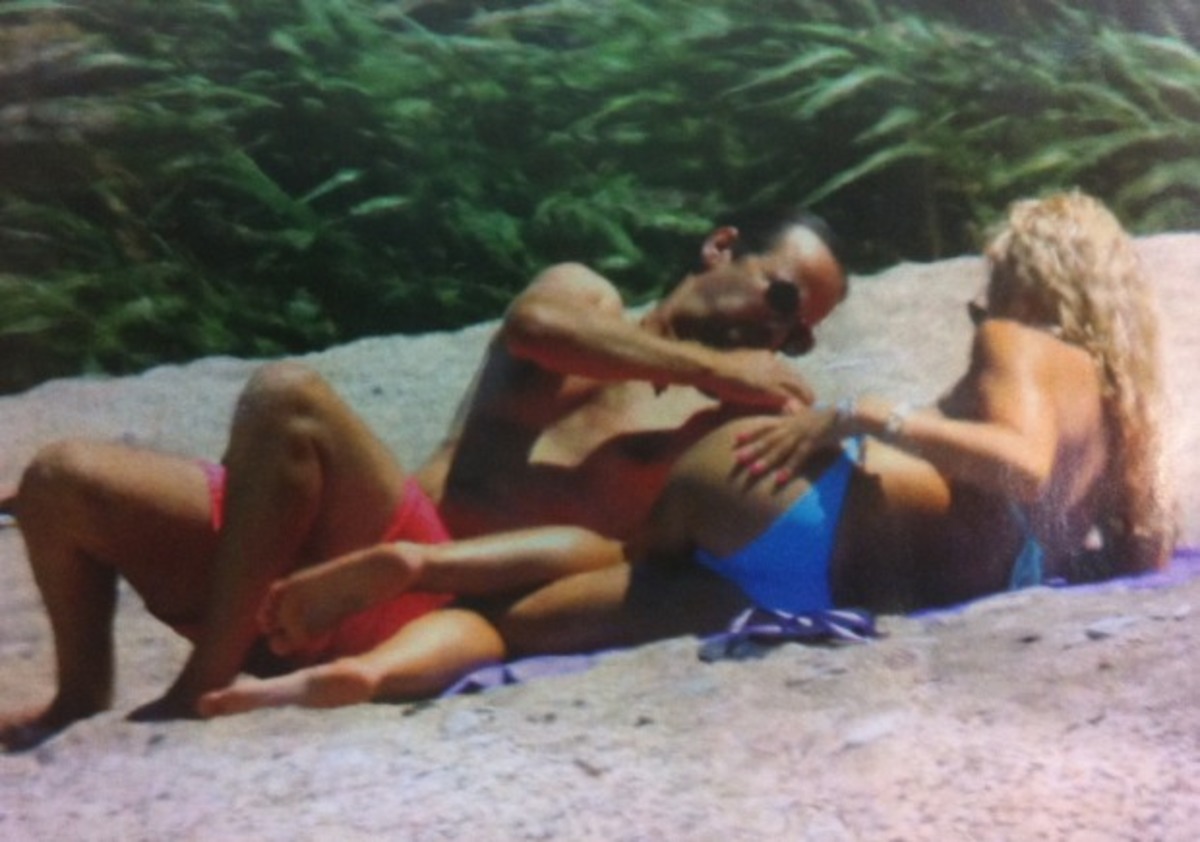 Μενεγάκη  – Παντζόπουλος χαλαροί στην παραλία – Δείτε φώτο!