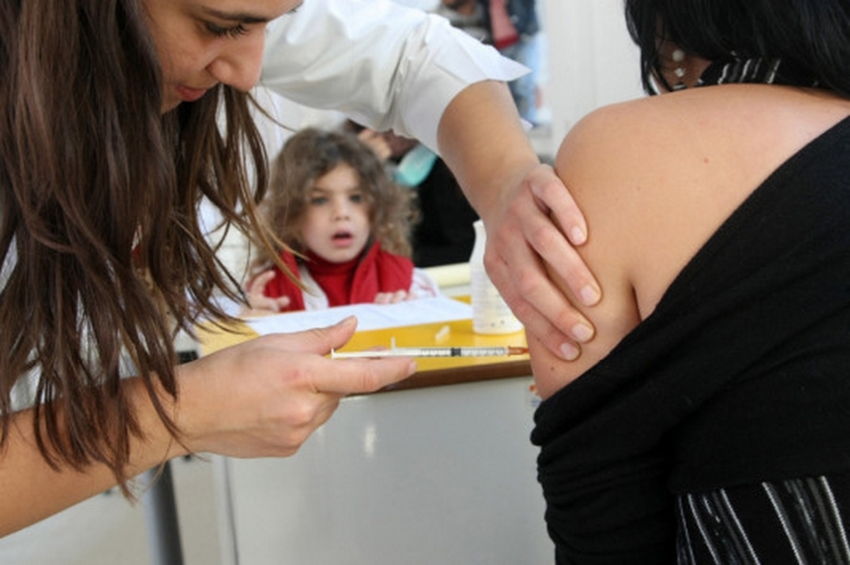 Θερίζουν οι θάνατοι στην Ευρώπη! Αυστηρότερα μέτρα για τον εμβολιασμό – Ανησυχία για την πρόληψη στην Ελλάδα