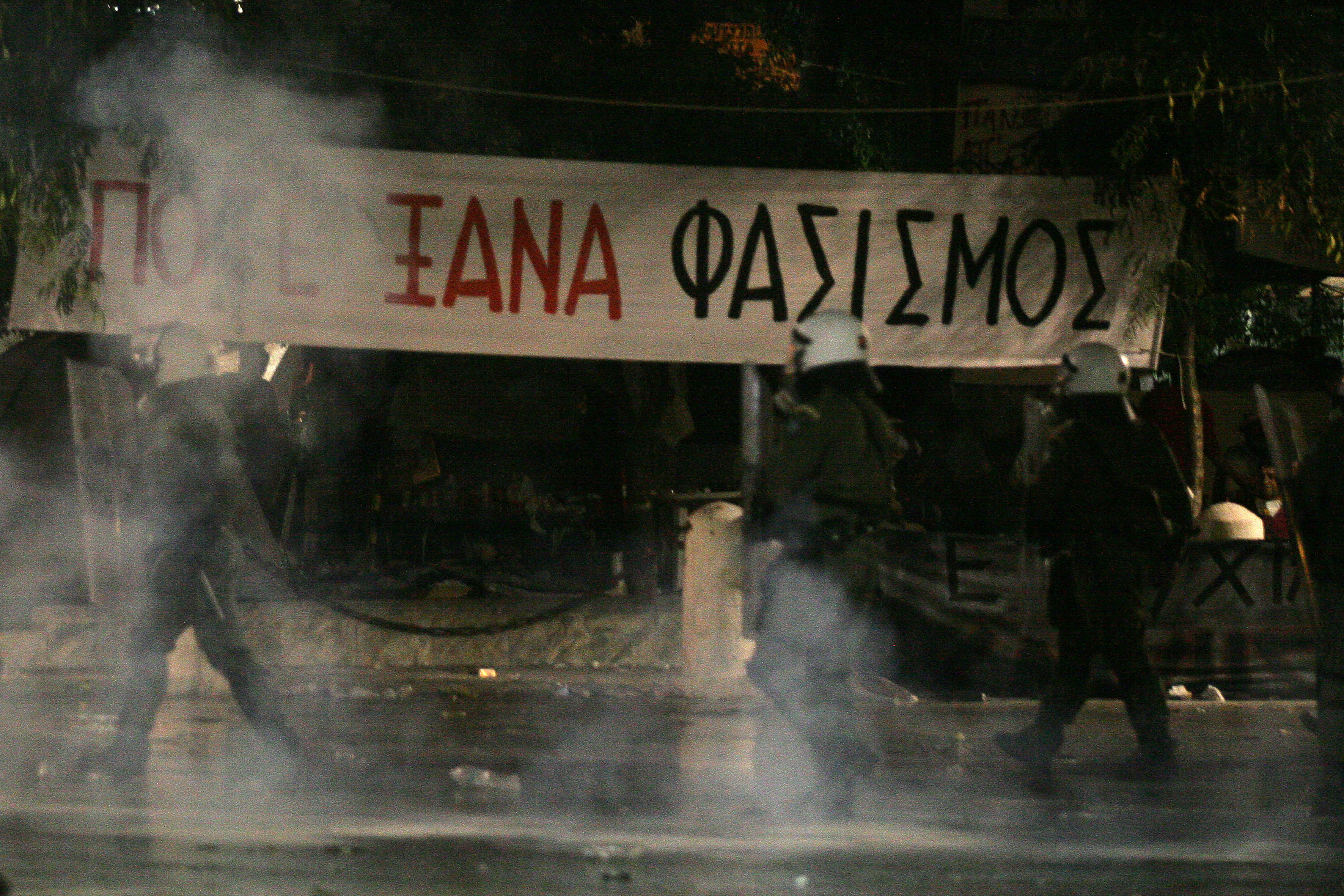 Επεισόδια σε κατάληψη στο Μαρούσι μεταξύ χρυσαυγιτών και αντιεξουσιαστών