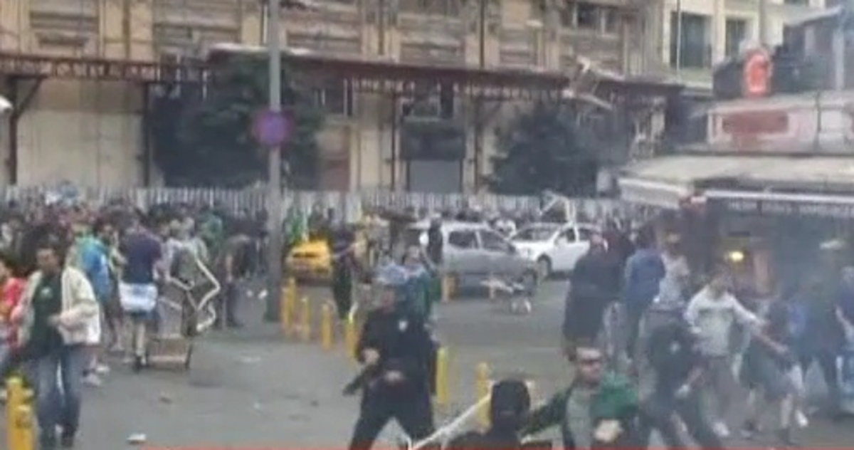 Πεδίο…μάχης και η πλατεία Ταξίμ – Συγκρούσεις οπαδών Παναθηναϊκού-Γαλατάσαραϊ (VIDEO)