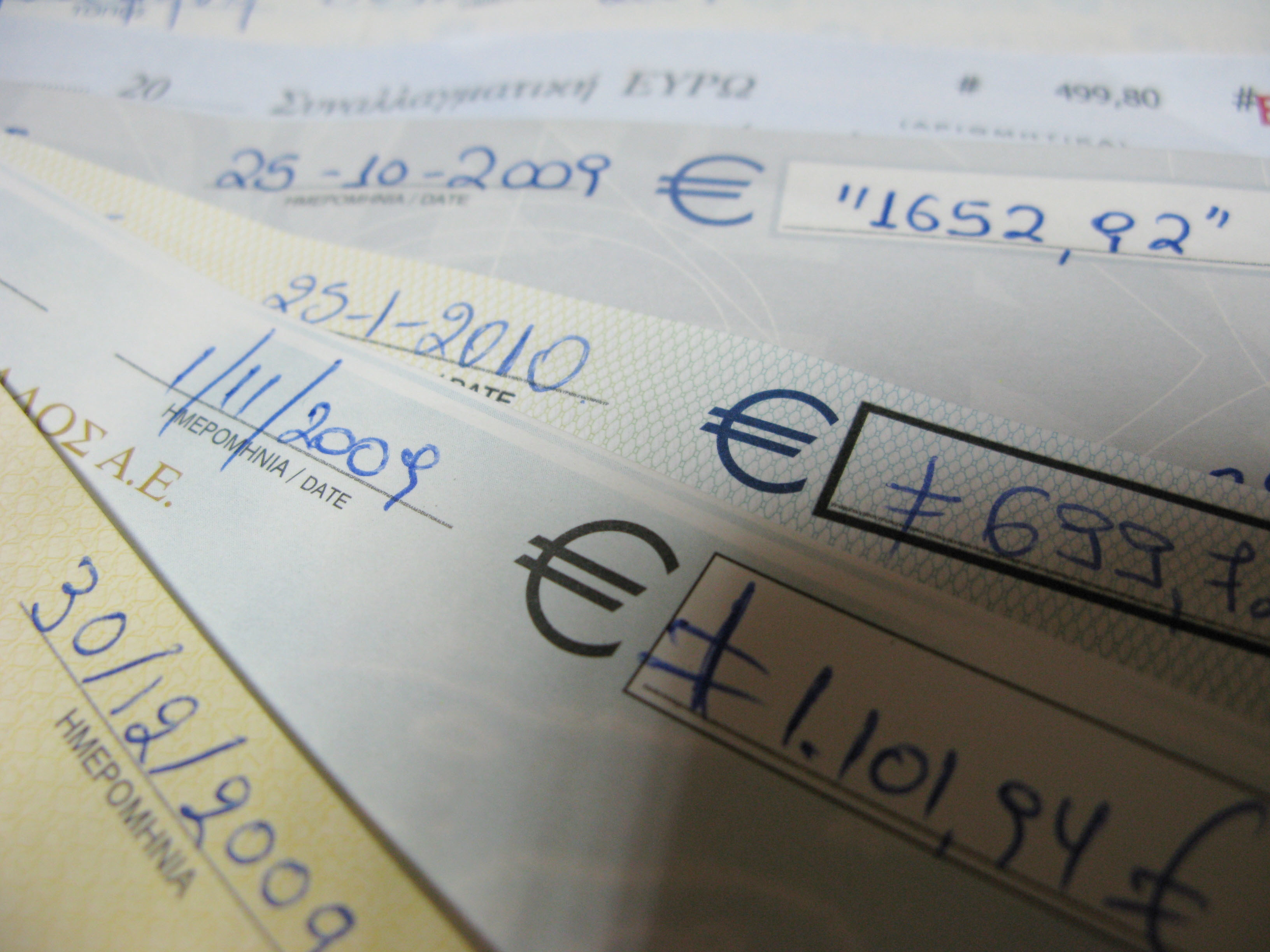 Πάνω από 1 δισ. ευρώ οι ακάλυπτες επιταγές