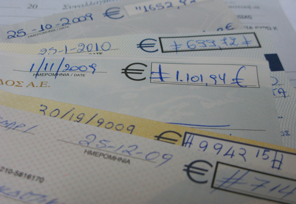 Μόνο με επιταγές οι πληρωμές άνω των 200 ευρώ στην Εφορία!