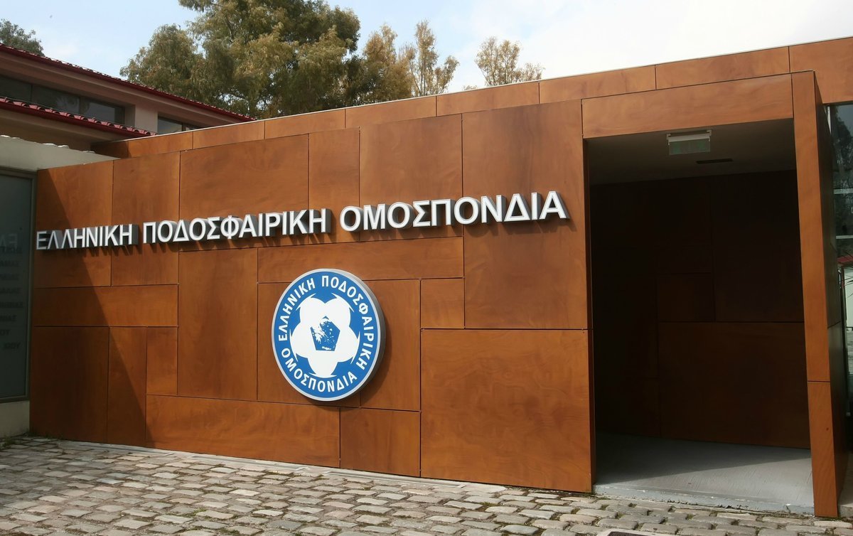 Η ΕΠΟ προστατεύει τρεις διαιτητές