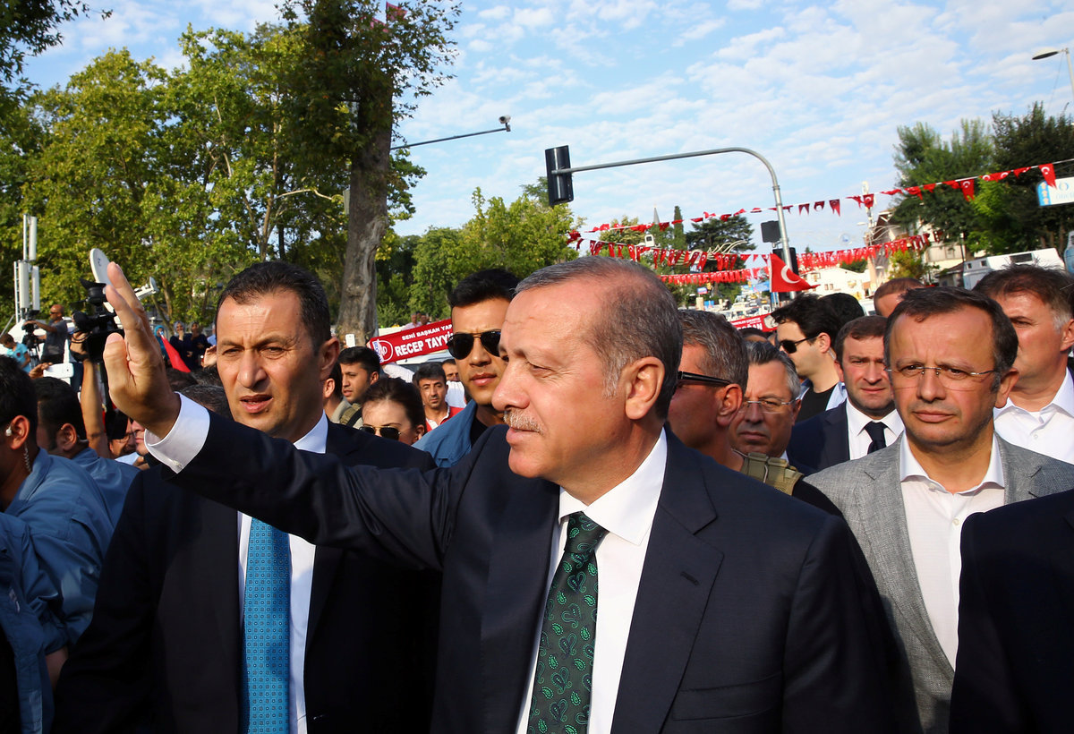Μαζικές “εκκαθαρίσεις” από τον Ερντογάν – Έχει απολύσει 49.321 δημοσίους υπαλλήλους