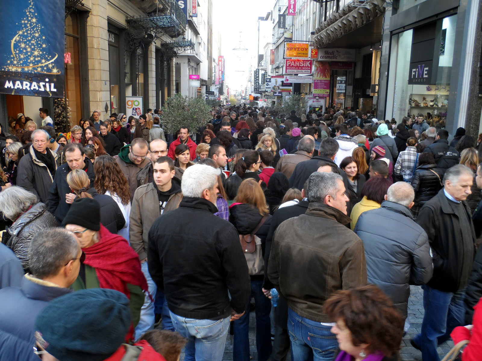 Το ΣΔΟΕ παραμονή Χριστουγέννων “σάρωσε” τους εμπορικούς δρόμους