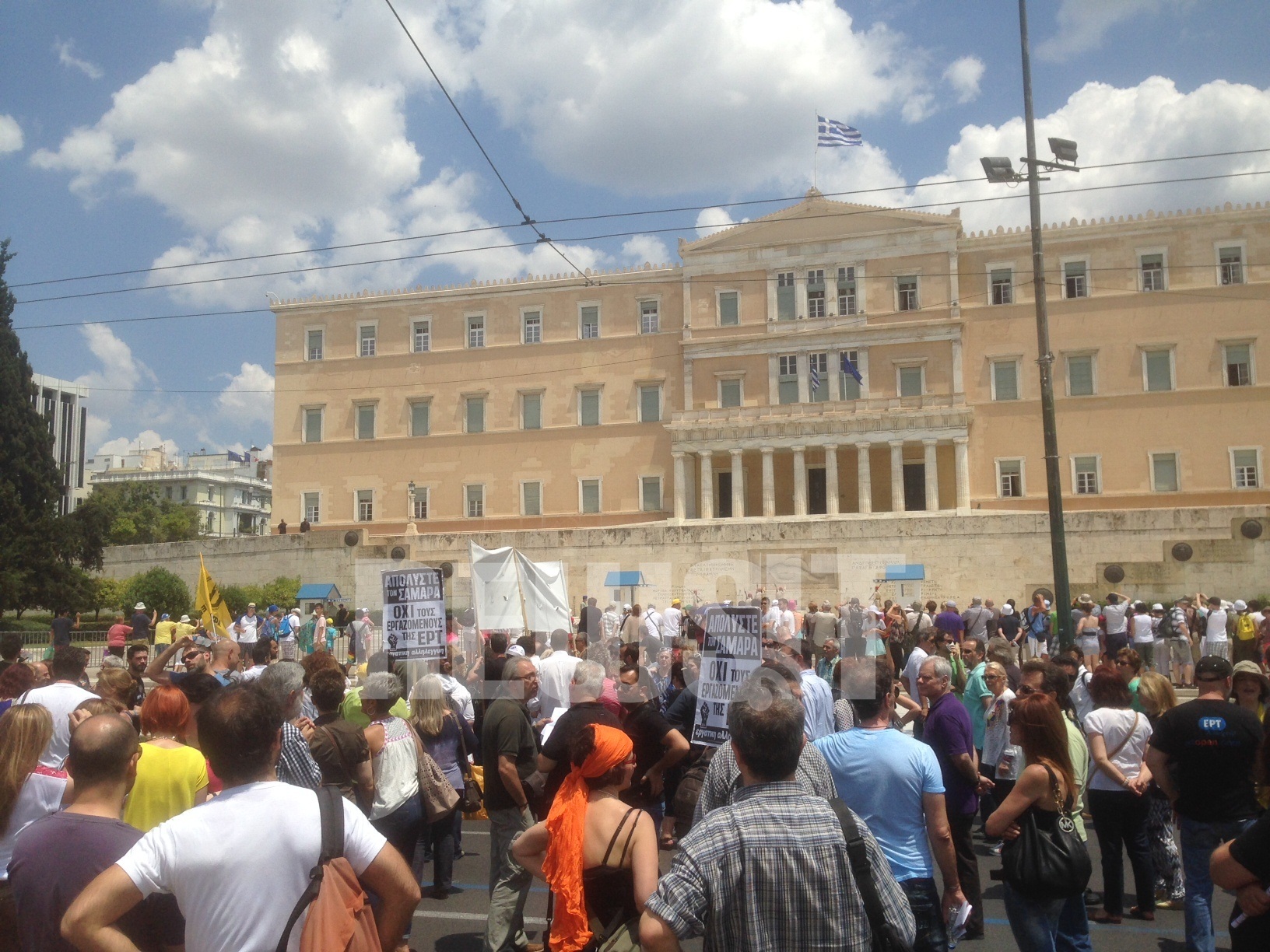 Ολοκληρώθηκε η πορεία των δημοσιογράφων για την μαύρη επέτειο από το κλείσιμο της ΕΡΤ