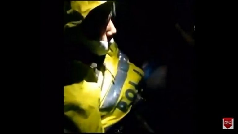 Δραματικό βίντεο! Επιζών ψάχνει συναδέλφους του στα συντρίμμια στην Κολομβία [vid]
