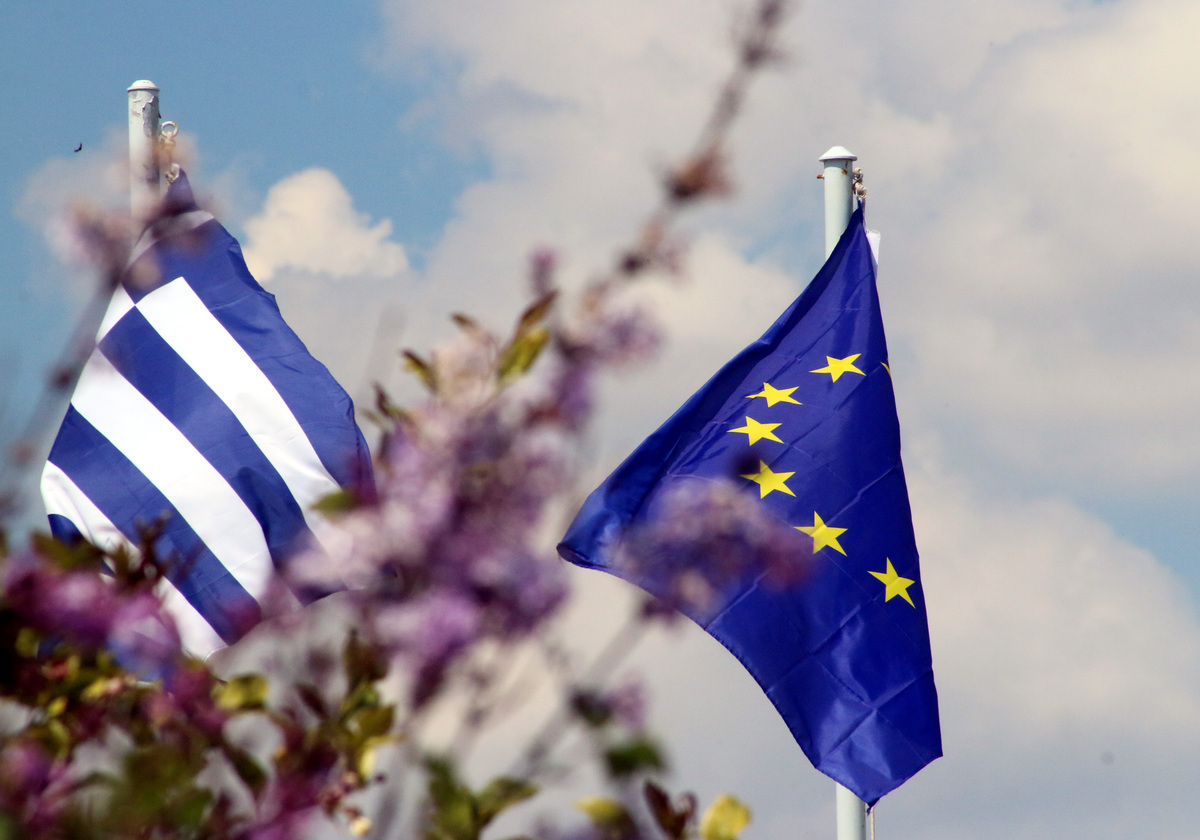 Βελτιωμένο το οικονομικό κλίμα σε Ελλάδα και Ευρωζώνη τον Απρίλιο
