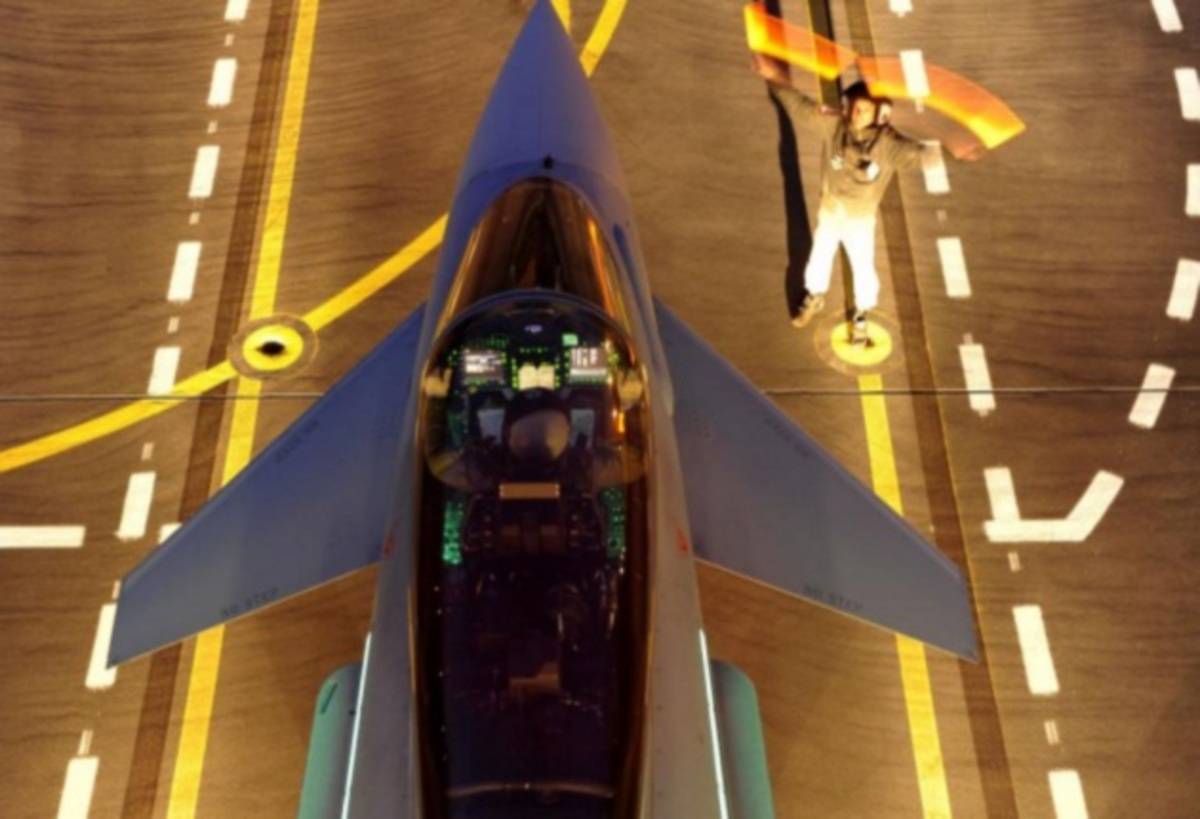 Νέα αναγκαστική προσγείωση αεροπλάνου στο Στάνστεντ, συνοδεία μαχητικών αεροσκαφών