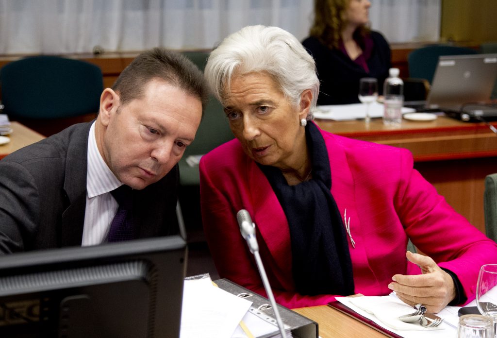 Αρχίζει να φαίνεται λευκός καπνός στο Eurogroup – Reuters: Συμφωνία για χρέος στο 124% του ΑΕΠ μέχρι το 2020