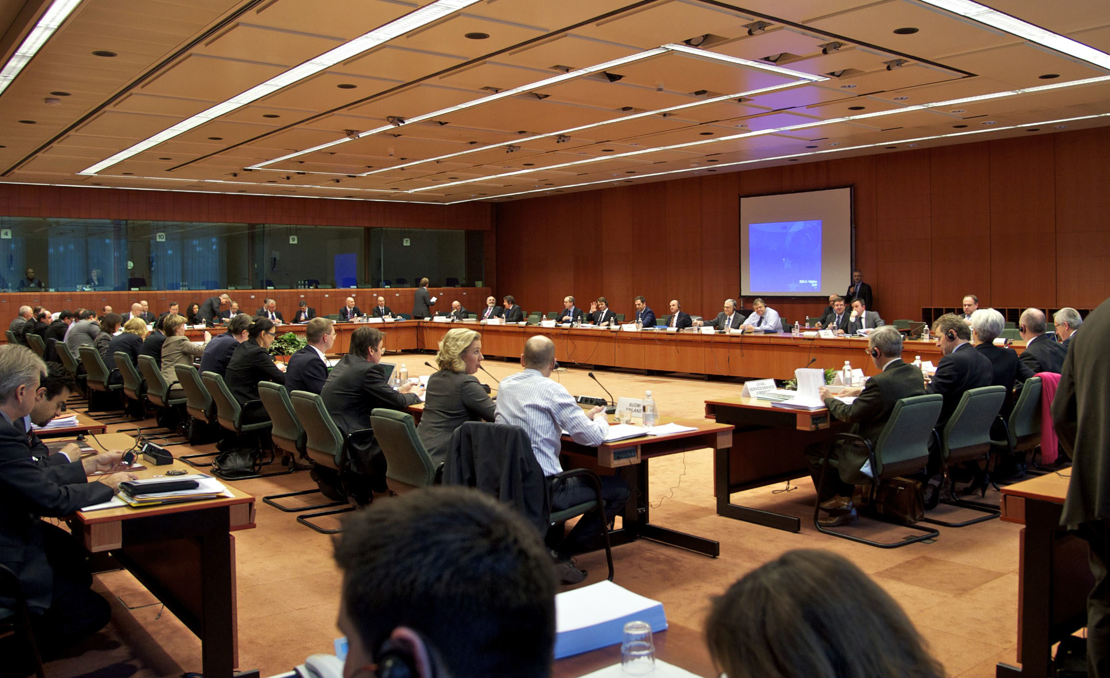Το απόγευμα η τηλεδιάσκεψη του eurogroup για επαναγορά και δόση