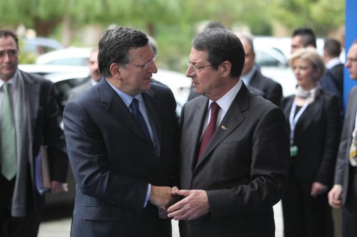 Σφραγίζουν το μέλλον της Κύπρου στο Eurogroup – Συμφωνία για κούρεμα 29% εως 32% σε καταθέσεις άνω των 100.000 ευρώ