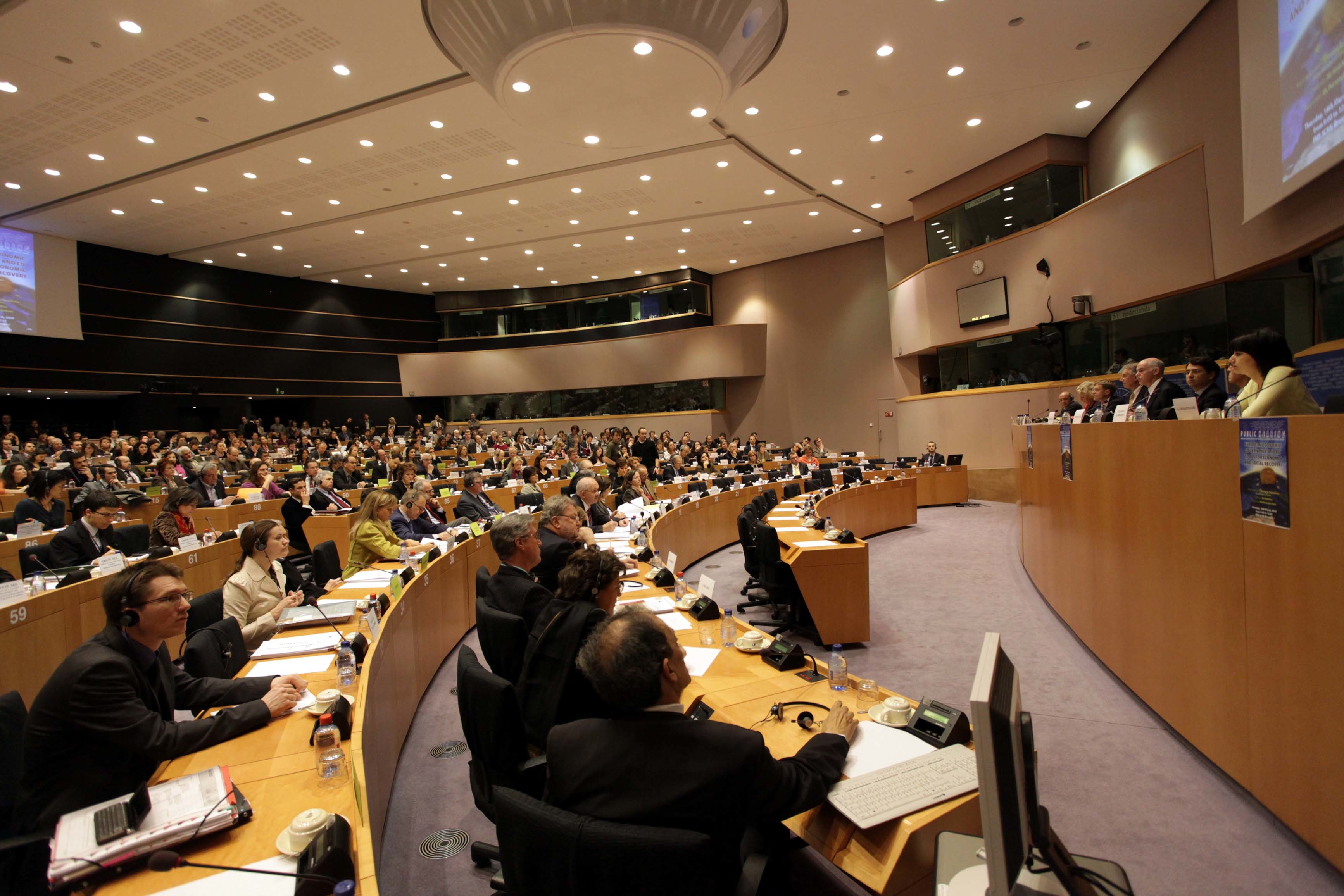 Πυρά Ευρωκοινοβουλίου στην Κομισιόν για την Ελλάδα