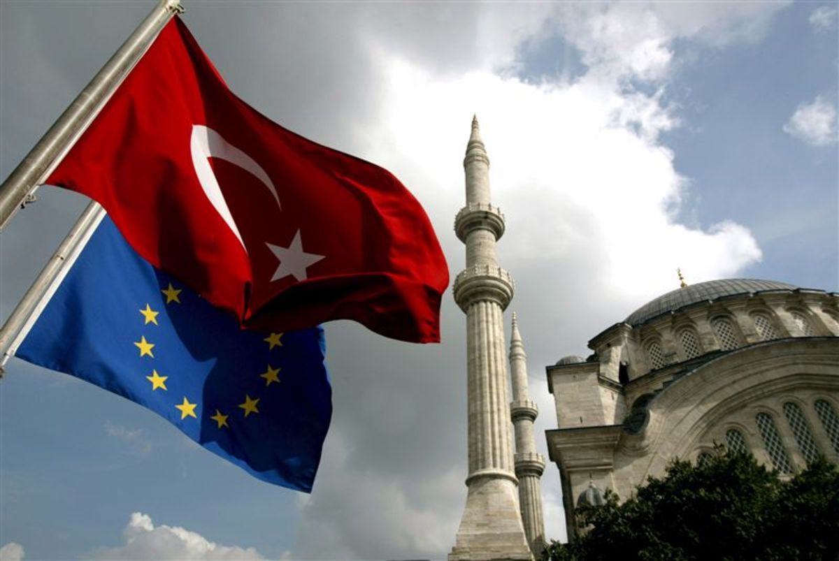 “Η επαναφορά της θανατικής ποινής στην Τουρκία απομακρύνει τη χώρα από την ΕΕ”