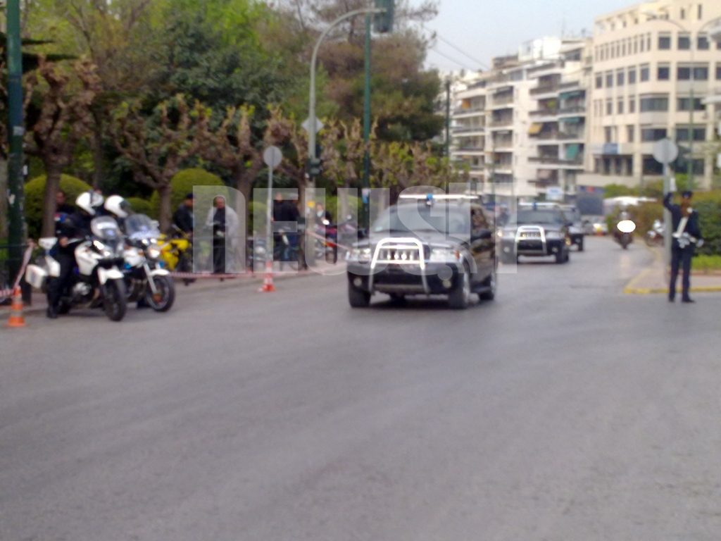 Η στιγμή της άφιξης των κατηγορουμένων στην Ευελπίδων ΦΩΤΟ NEWSIT