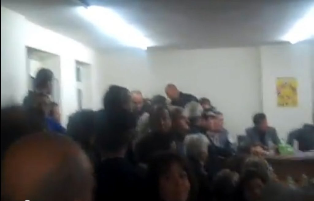 Εύβοια:Επεισόδια στο δημοτικό συμβούλιο