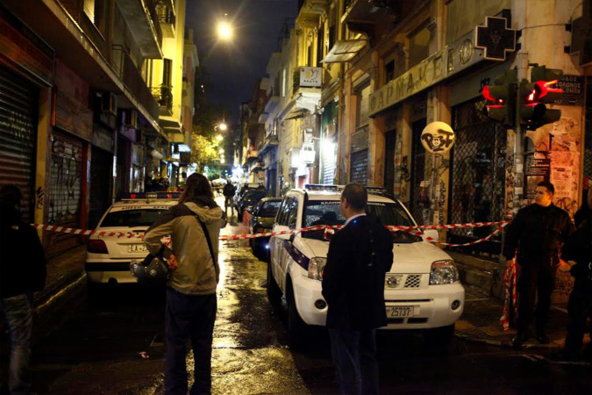 Ξεκαθάρισμα με όπλα και μαχαίρια – Νεκρός ένας άνδρας στα Εξάρχεια