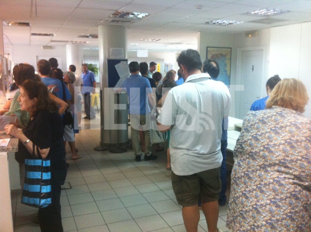 Της τρελής στις εφορίες για…κλειδάριθμους – 3 ώρες αναμονή για τους “καθυστερημένους”