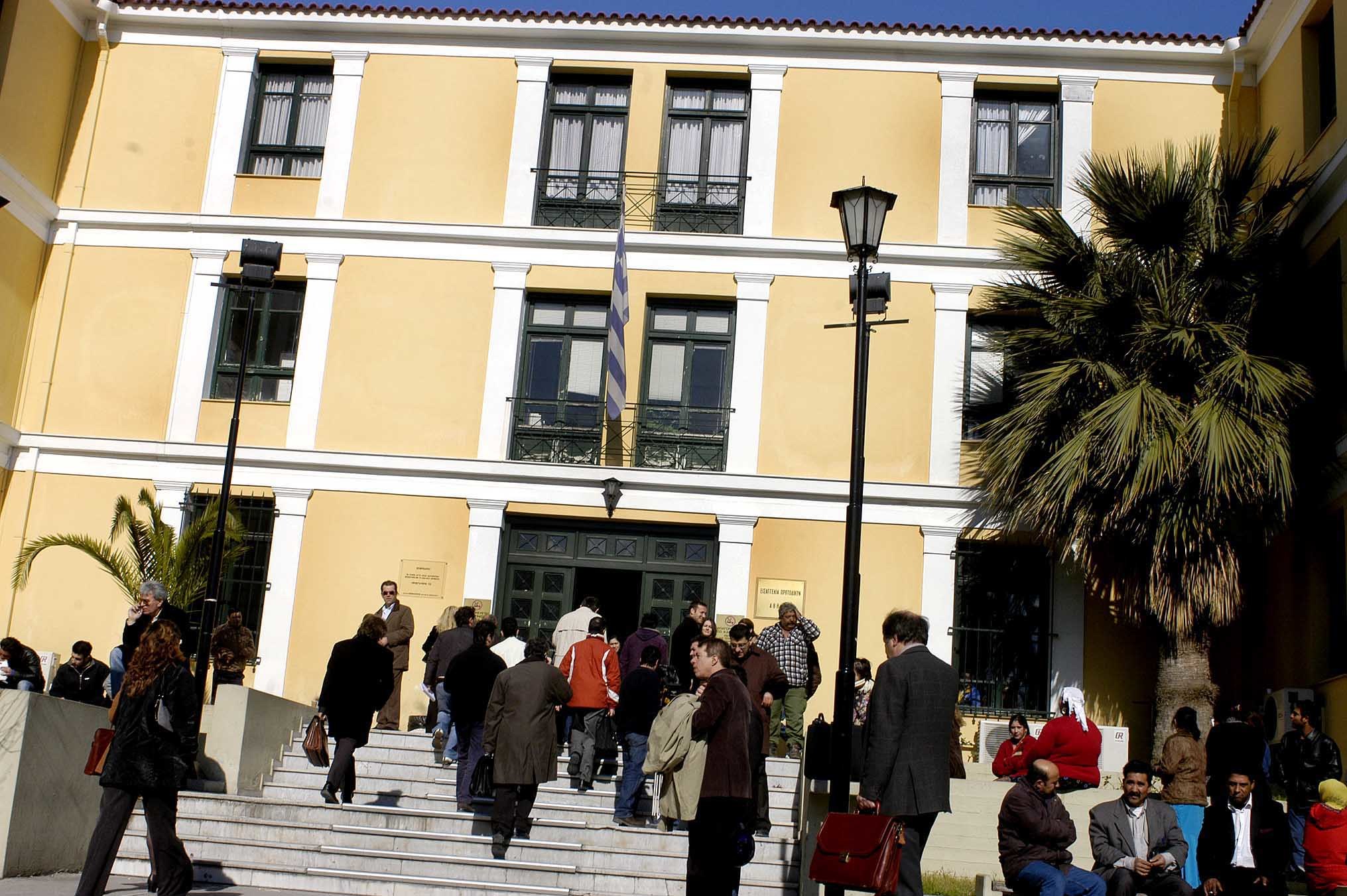 Νέα τηλεφωνήματα για βόμβες σε δικαστήρια και εφορίες