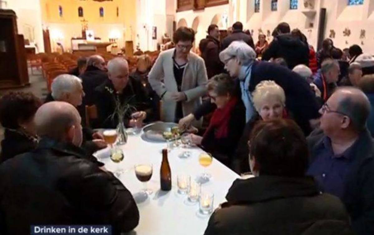 Εκκλησία γίνεται… μπαρ μετά την κυριακάτικη λειτουργία! [pics, vid]