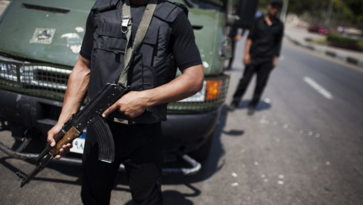 Ένας αστυνομικός σκοτώθηκε από τα πυρά αγνώστων στο Κάιρο