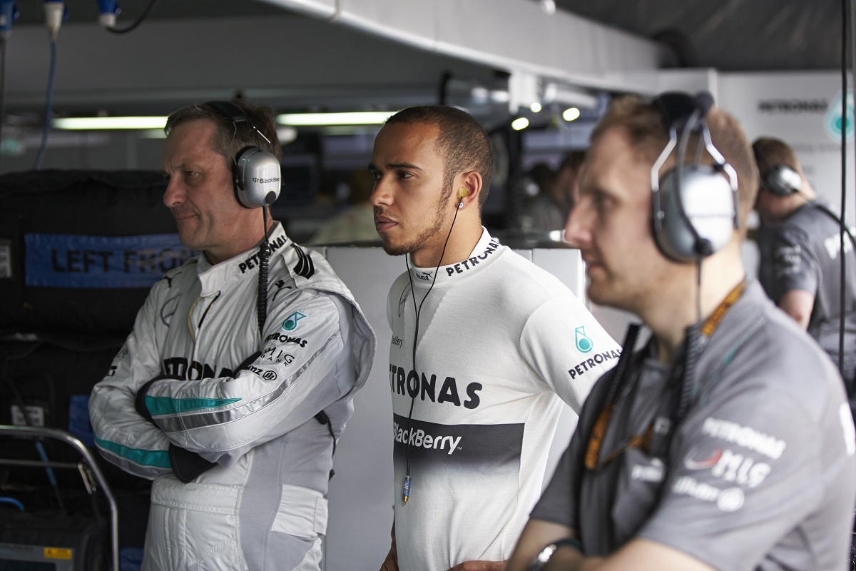 Formula 1: Απίστευτη γκάφα του Χάμιλτον [video]