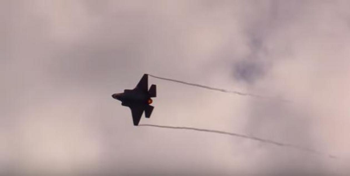 To F- 35  Lightning II στην πρώτη του πτητική επίδειξη! Μοναδικό υπερθέαμα [vids]
