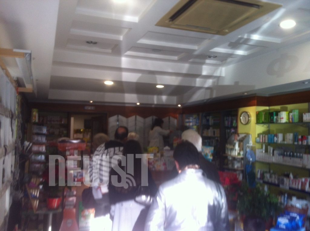 Ουρές ταλαιπωρίας των ασφαλισμένων στα ανοιχτά φαρμακεία