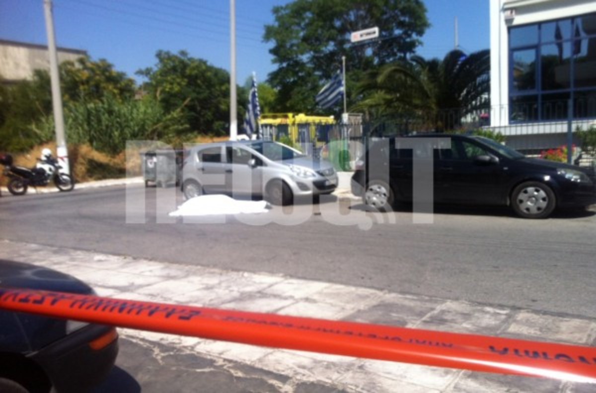 Μπλόκα σε όλη την Αθήνα για τους δολοφόνους του φαρμακοποιού