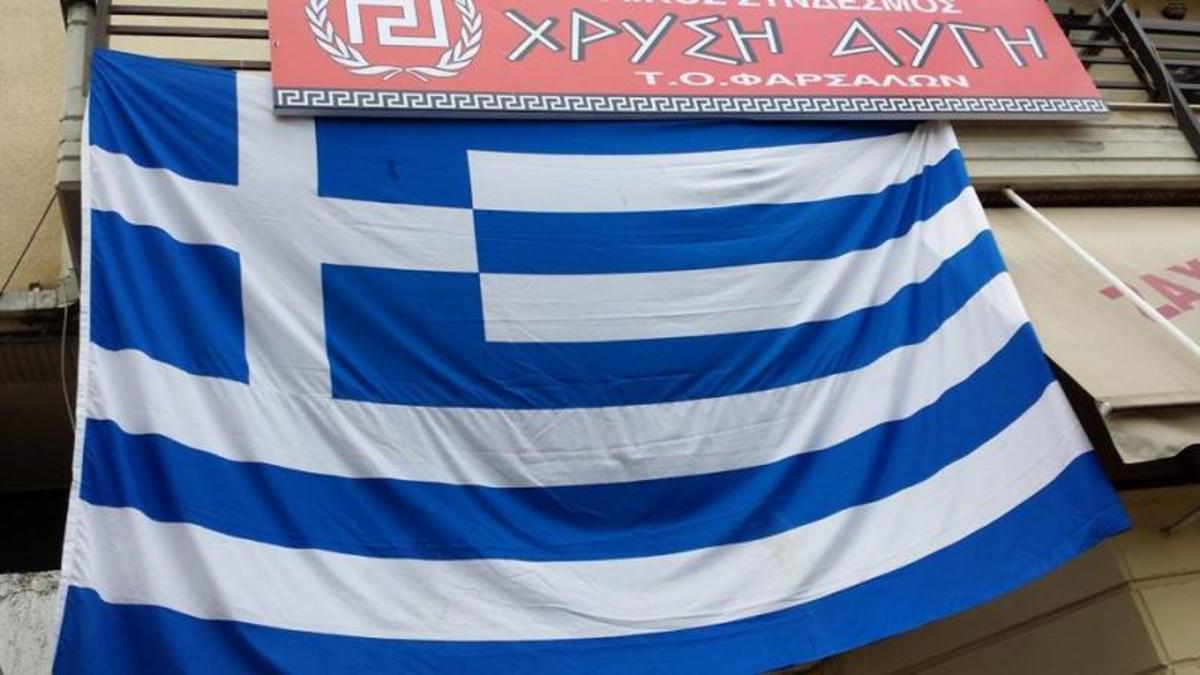 Έκαναν “γυαλιά – καρφιά” τα γραφεία της Χρυσής Αυγής στα Φάρσαλα