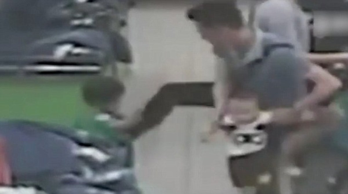 Σοκαριστικό βίντεο! Πατέρας κλωτσά βάναυσα 2χρονο κοριτσάκι