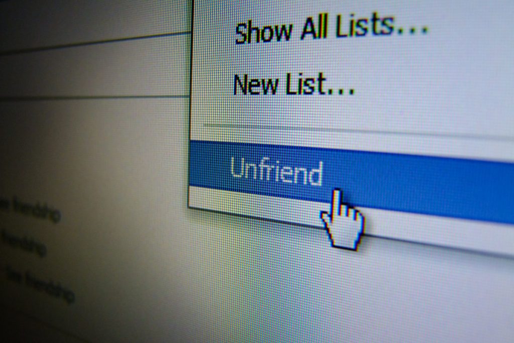 Έκανες unfriend στο Facebook; Έκανες bullying!