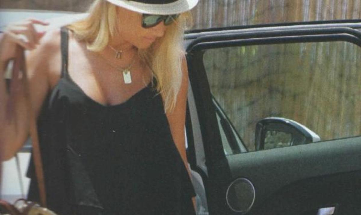 Φαίη Σκορδά: Με καυτό σορτσάκι πιο fit και σέξι από ποτέ!