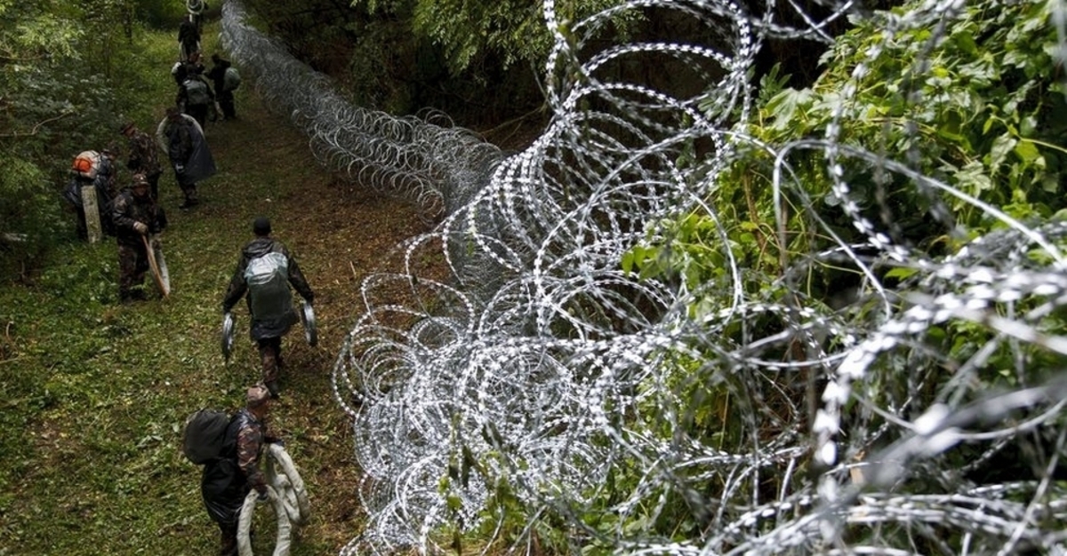 Η Ουγγαρία φτιάχνει “έξυπνο” φράχτη στα σύνορα με τη Σερβία